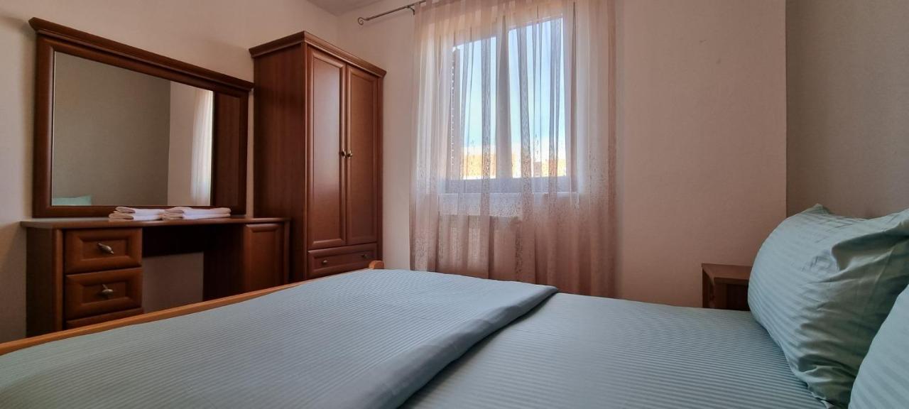 Apartments Mark - 10 M From Sea Medulin Exterior foto