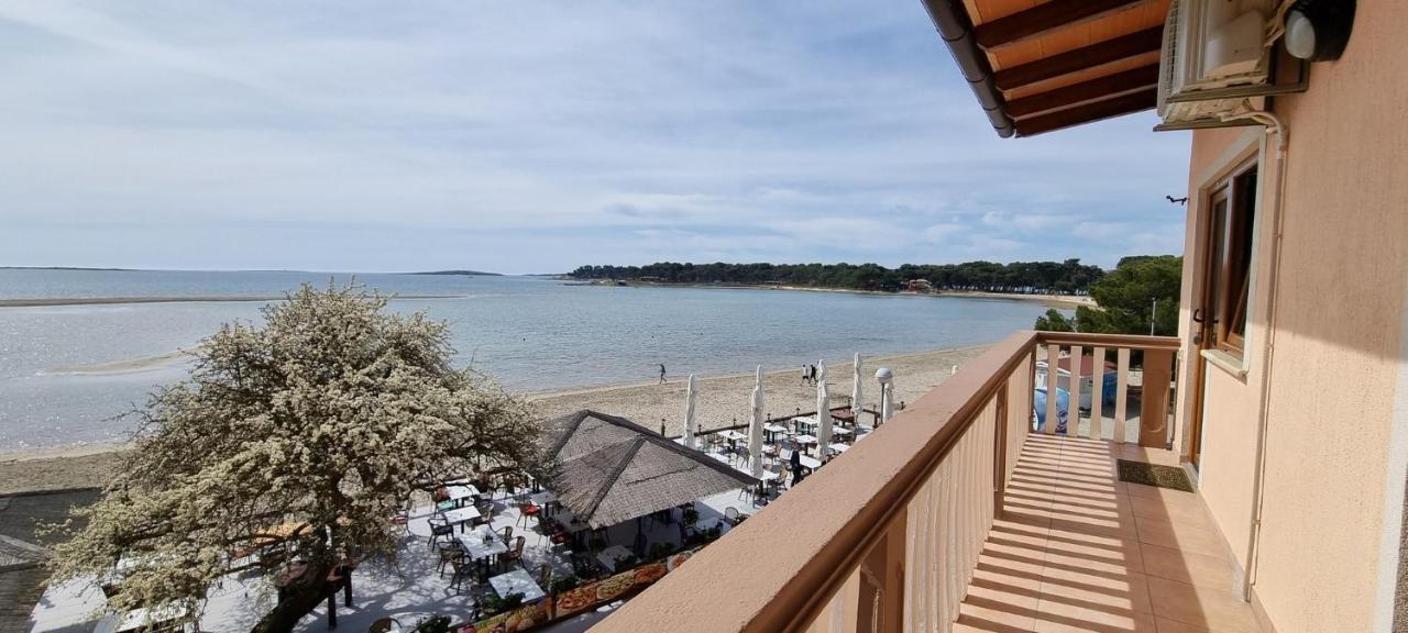 Apartments Mark - 10 M From Sea Medulin Exterior foto